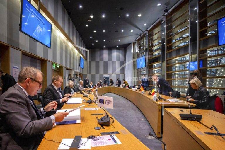 Γιοζέπ Μπορέλ: Πρέπει να συντονίσουμε την αμυντική βοήθεια προς την Ουκρανία