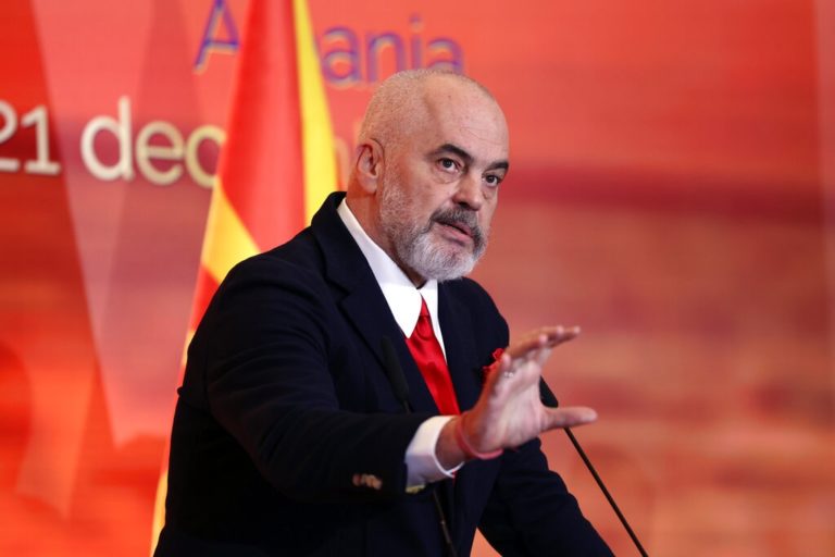 Αλβανία: Πολιτική διαμάχη για τα ταξίδια του Ράμα