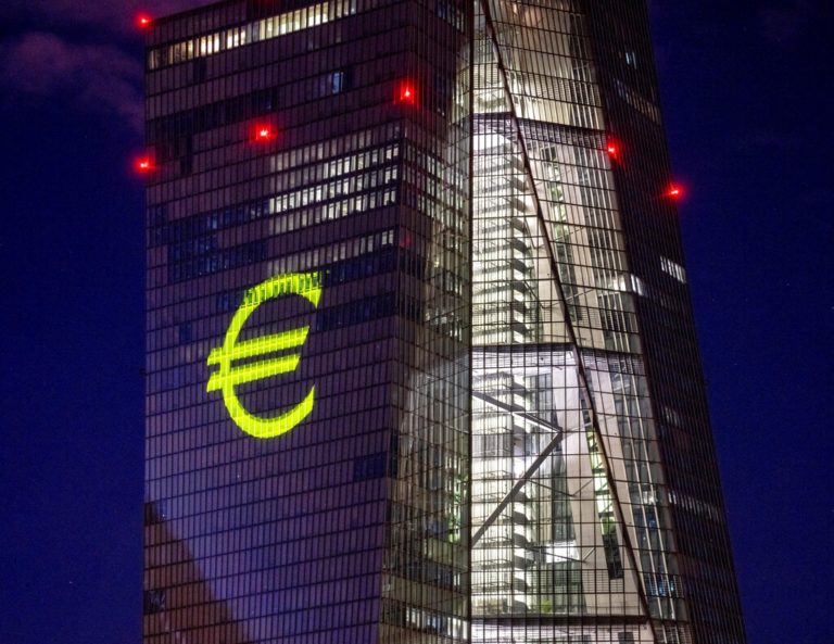 Κρίσιμη η συνεδρίαση της ΕΚΤ: Ο υψηλός πληθωρισμός ασκεί πιέσεις στην πολιτική των χαμηλών επιτοκίων