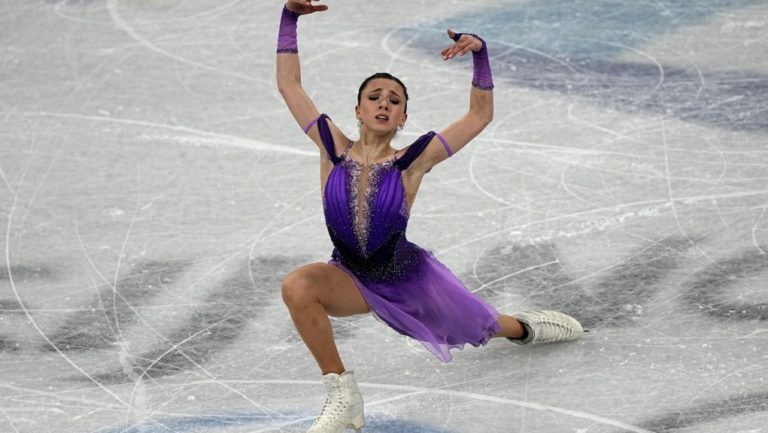 Χειμερινοί Ολυμπιακοί Αγώνες: Ονειρική εμφάνιση από την 15χρονη Βαλιέβα στο καλλιτεχνικό πατινάζ (video)