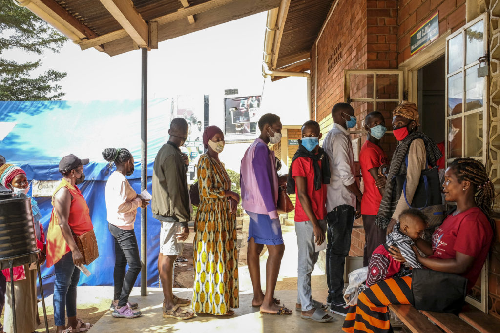 Ουγκάντα: Στα σκαριά νομοσχέδιο για τον υποχρεωτικό εμβολιασμό κατά της Covid-19
