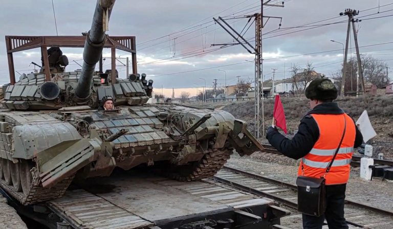 Ουκρανία: Μερική απόσυρση ρωσικών στρατευμάτων με ειρωνία από τη Μόσχα: «Ντροπιάστηκε η προπαγάνδα της Δύσης»