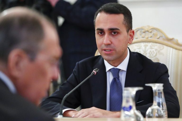 Ιταλία, ΥπΕξ Di Maio: Η αναγνώριση των Λουγκάνσκ και Ντόνετσκ αποτελούν σοβαρό εμπόδιο στην αναζήτηση διπλωματικής λύσης – Αναστάτωση στα πολιτικά κόμματα από τις δηλώσεις Putin