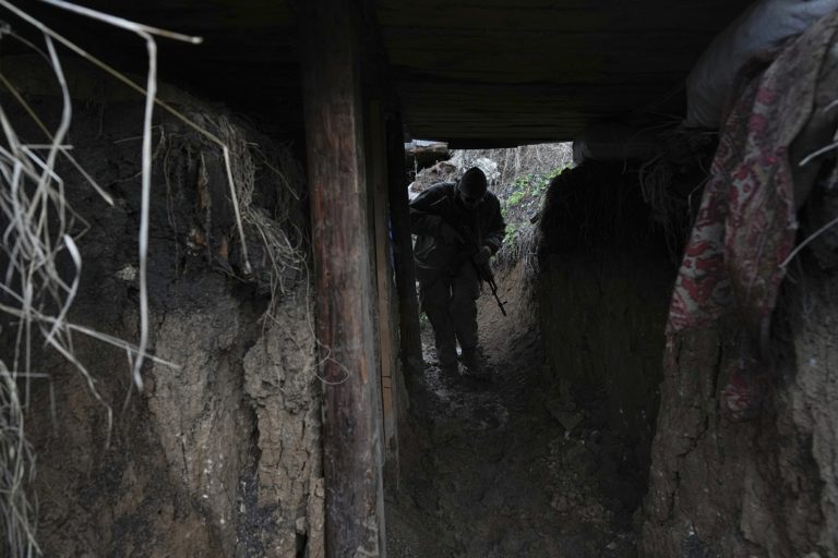 Ουκρανία: Ραγδαία κλιμάκωση με πόλεμο προπαγάνδας και «προσφυγικό κύμα» – Η ΕΡΤ στην Μαριούπολη