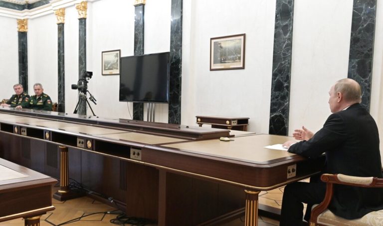 Πούτιν: Με τα πυρηνικά σε αυξημένη επιφυλακή ετοιμάζει οικονομική απάντηση στις δυτικές κυρώσεις