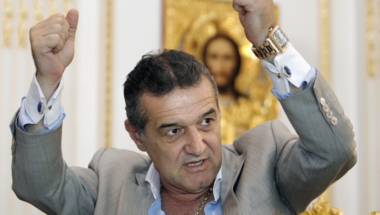 Στεάουα: Ο Μπεκάλι απαγορεύει στους εμβολιασμένους παίκτες να αγωνιστούν