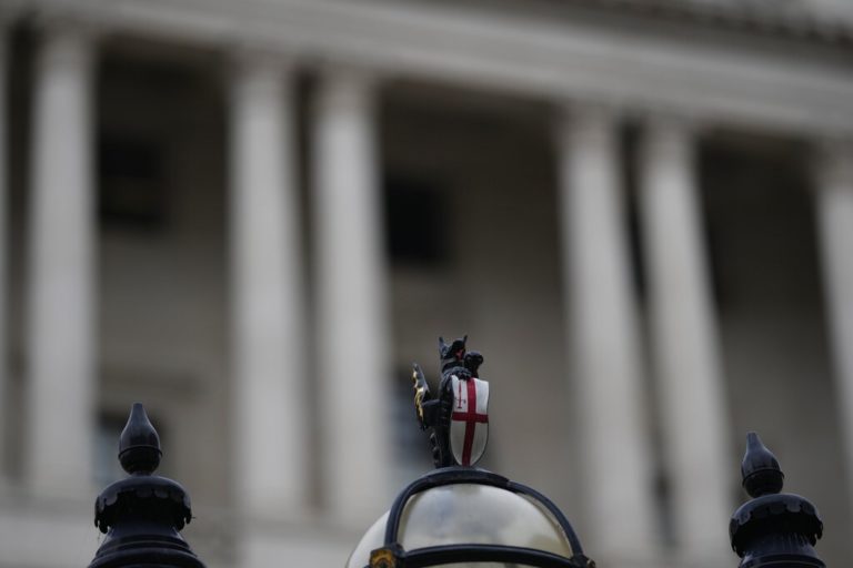 Τράπεζα της Αγγλίας: Αύξηση του επιτοκίου δανεισμού από 0,25 στο 0,5%