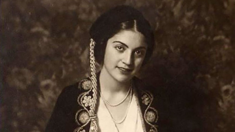 Στις 6  Φεβρουαρίου 1930, η 18χρονη Αλίκη Διπλαράκου στέφεται «Μις Ευρώπη»