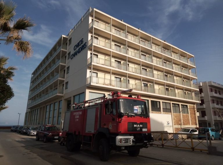 Χίος: Άμεση επέμβαση της Πυροσβεστικής στην πυρκαγιά του ξενοδοχείου “Χανδρής” (video)