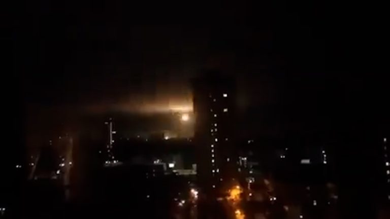 Σειρήνες και εκρήξεις ακούγονται και πάλι στο Κίεβο μετά το τέλος των συνομιλιών