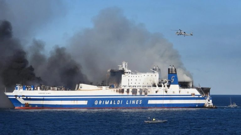 Πλοιοκτήτρια εταιρεία “Euroferry Olympia”: Δεν υπάρχει διαρροή καυσίμων – Από το 3ο γκαράζ ξεκίνησε η φωτιά