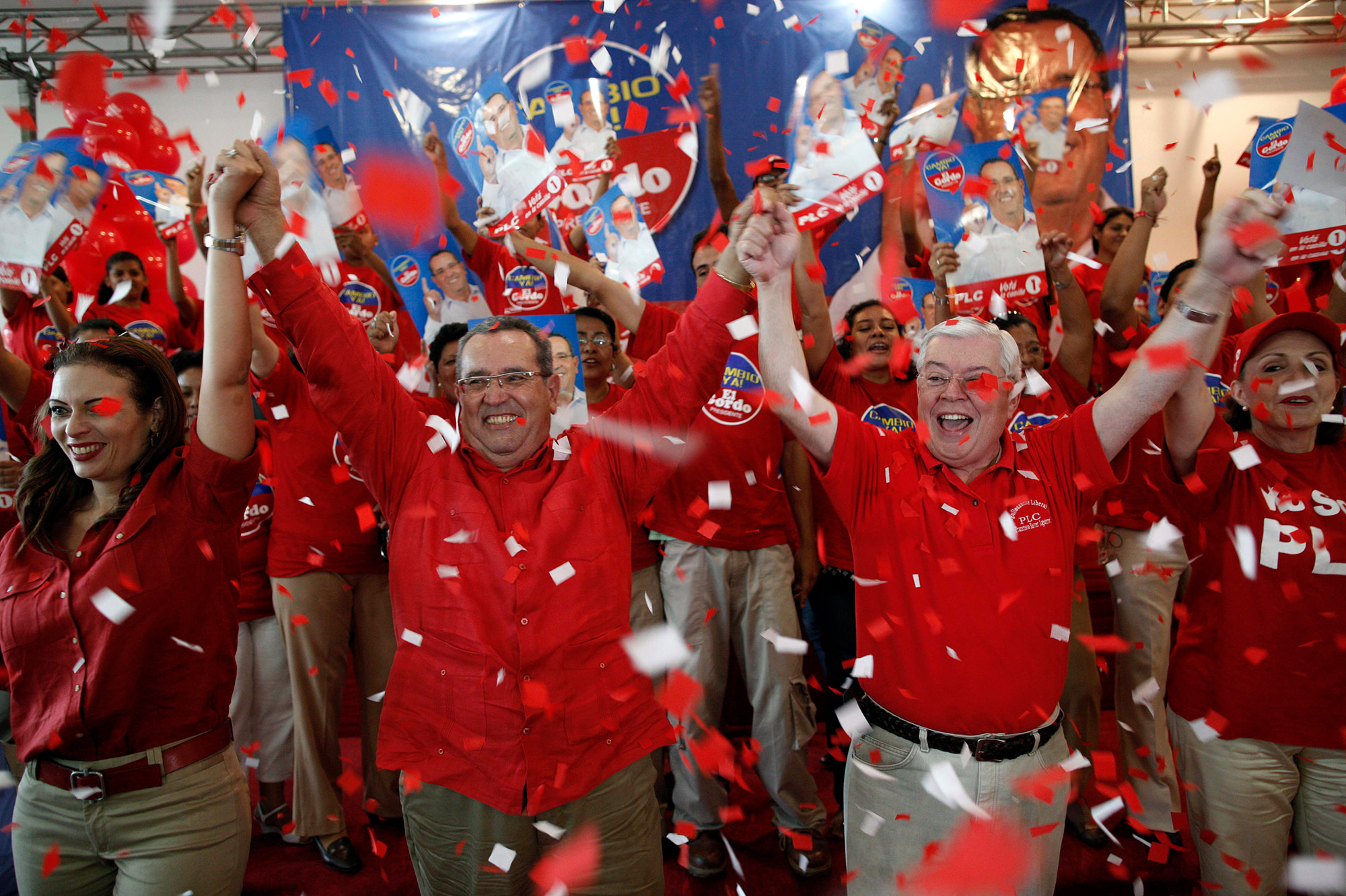 Francisco-Aguirre-Sacasa-(2nd-from-right)-2011---AP-Photo-Esteban-Felix