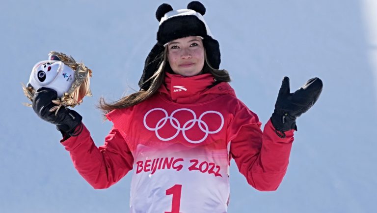 Χειμερινοί Ολυμπιακοί Αγώνες: Η Αϊλίν Γκου «ξόρκισε» τους δαίμονες και κατέκτησε το χρυσό στο ελεύθερο σκι (βίντεο)