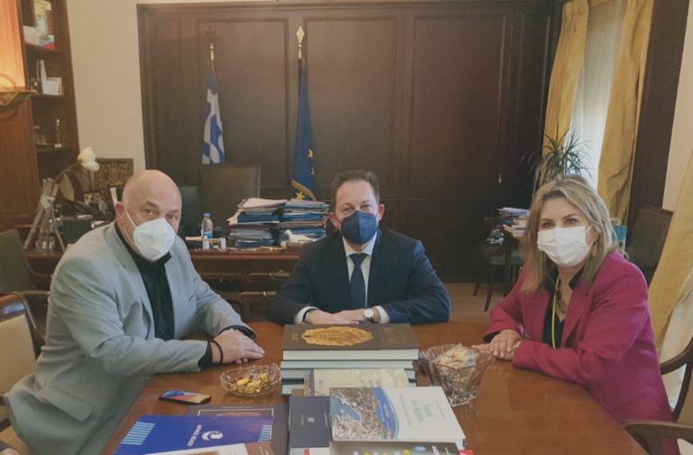 Ζ. Μακρή: Ο Στέλιος Πέτσας ικανοποιεί τα αιτήματα του Δήμου Βόλου