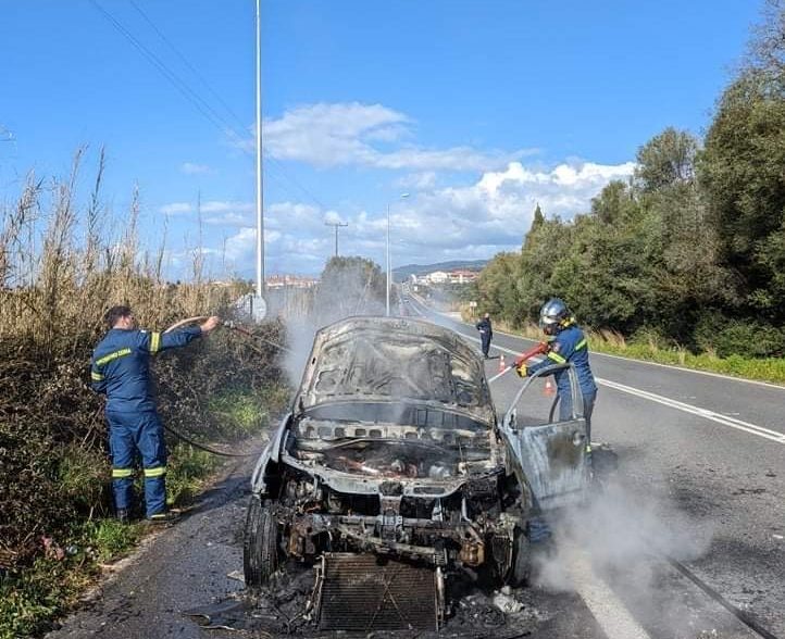 Μεσσηνία: Αυτοκίνητο τυλίχθηκε στις φλόγες στο δρόμο Κυπαρισσία – Καλό Νερό