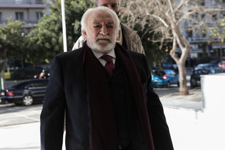 Mαραθώνια απολογία του Χρ. Καλογρίτσα για τις τηλεοπτικές άδειες του 2016