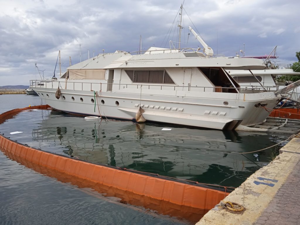 Απομακρύνθηκε το 12ο επικίνδυνο – επιβλαβές πλοίο από την Ελευσίνα