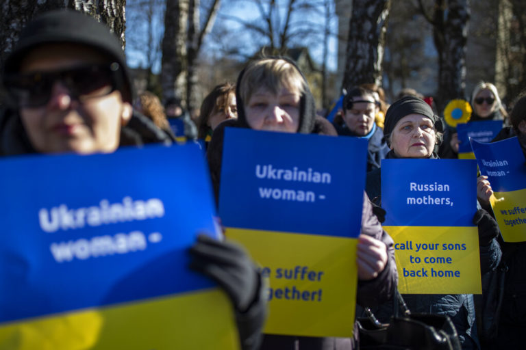 Αντιπολεμικές διαδηλώσεις στη Ρωσία και σε ευρωπαϊκές πόλεις