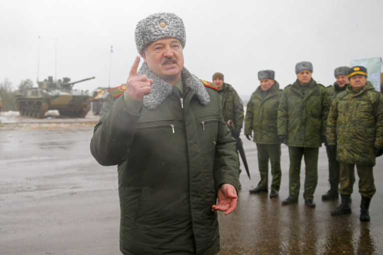 Λουκασένκο: Η Λευκορωσία θα ενισχύσει τη στρατιωτική συνεργασία της με τη Ρωσία