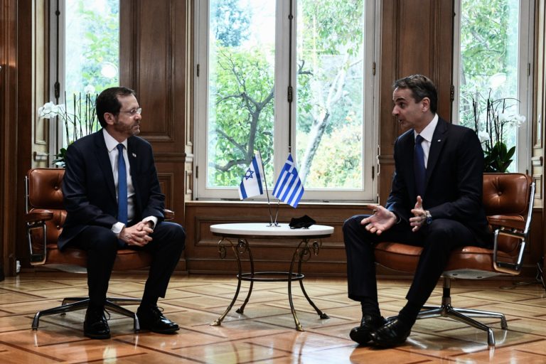 Μητσοτάκης: Να απομακρυνθούν άμεσα τα ρωσικά στρατεύματα από την Ουκρανία – Απόλυτος σεβασμός στην κυριαρχία της