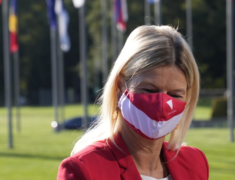 Κύπρος: Στη Λευκωσία η υπουργός Άμυνας της Αυστρίας Κλαούντια Τάνερ