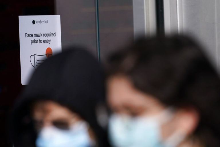 Η πολιτεία της Νέας Υόρκης καταργεί την υποχρεωτική χρήση μάσκας σε κλειστούς χώρους