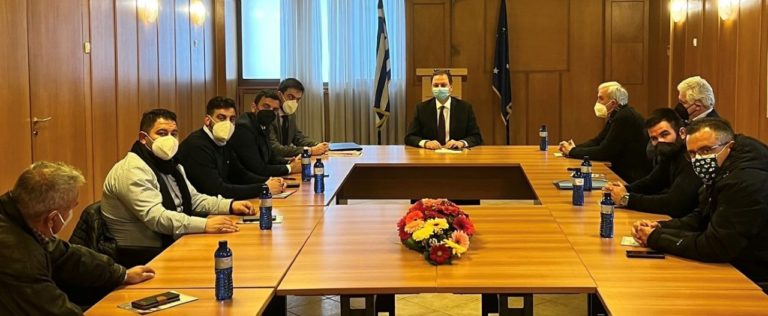 Ηλείοι σταφιδοπαραγωγοί συναντήθηκαν με τον υπ. Αγροτικής Ανάπτυξης Σ. Λιβανό