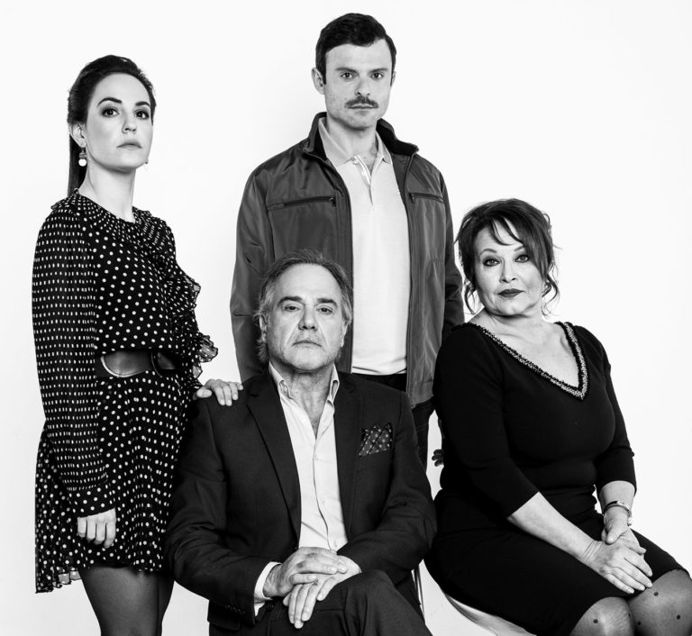 «Οι Lyons»: Στο Μικρό Θέατρο Κεραμεικού από τις 28 Φεβρουαρίου