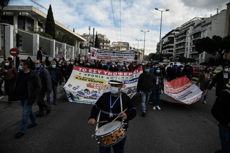 Πανελλαδική απεργιακή κινητοποίηση γιατρών και νοσηλευτών στα δημόσια νοσοκομεία-Πορεία στο κέντρο της Αθήνας (video)