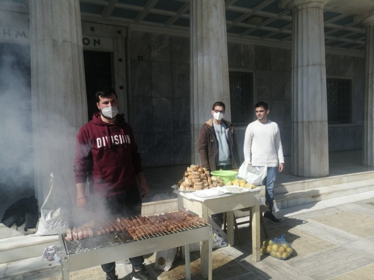 Τηρήθηκε και με το παραπάνω το έθιμο της Τσικνοπέμπτης στην Ηλεία