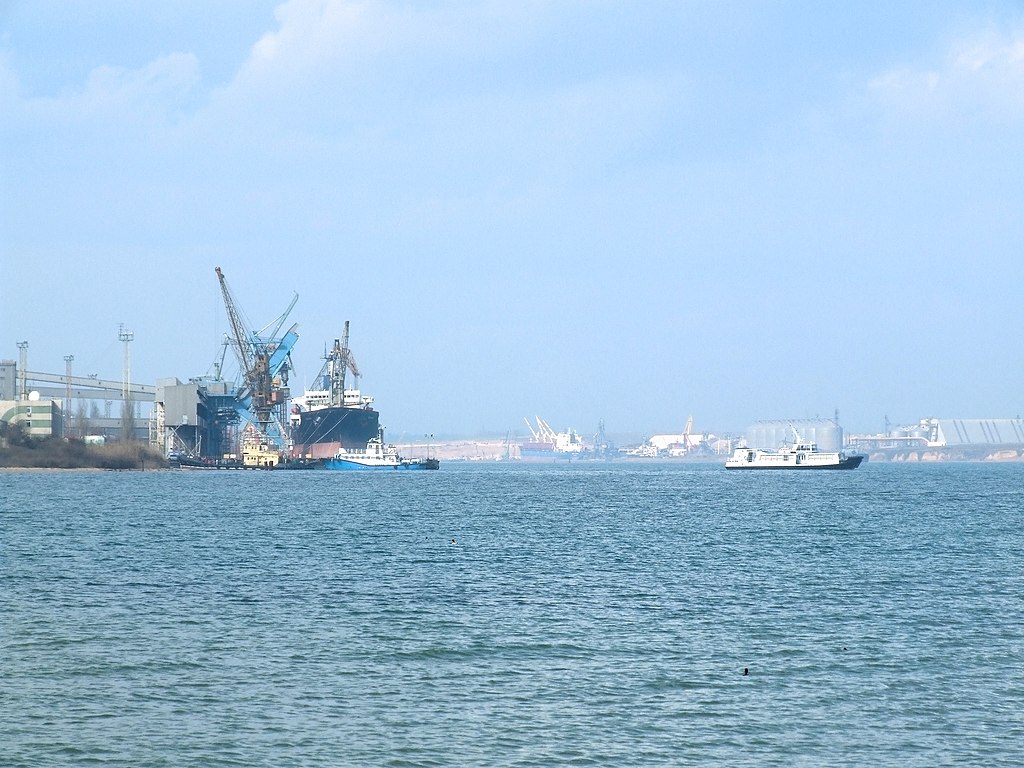Πλοίο υπό ελληνική σημαία με 6 Έλληνες, εγκλωβισμένο σε λιμάνι της Οδησσού