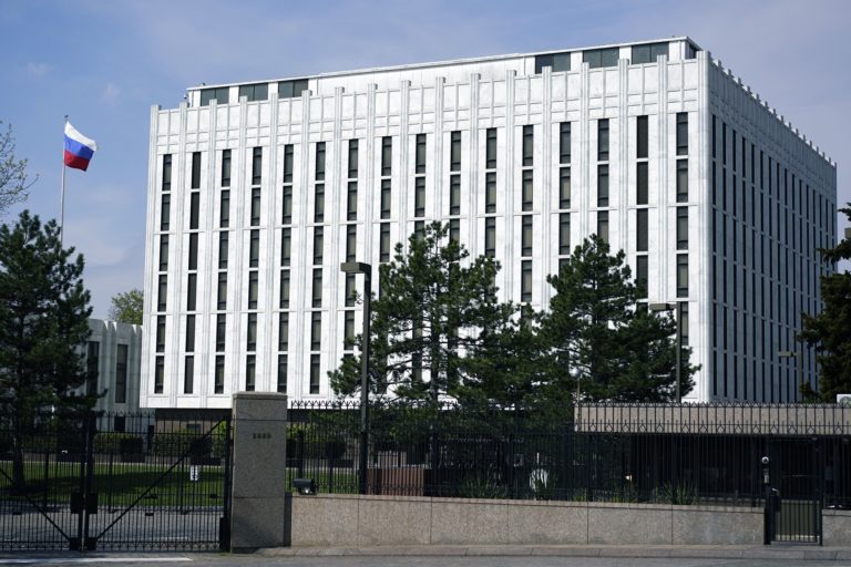 Ουάσιγκτον: Δεν θα κάνουμε πίσω μπροστά στην απειλή κυρώσεων διαμηνύει η Πρεσβεία της Ρωσίας