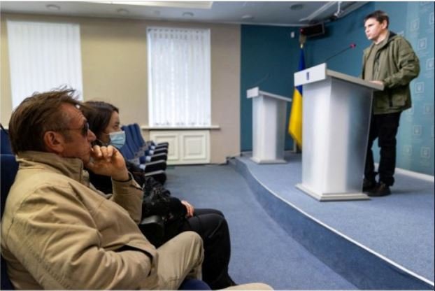 Στην Ουκρανία για γυρίσματα ντοκιμαντέρ ο Σον Πεν – Καταγράφει την ρωσική εισβολή