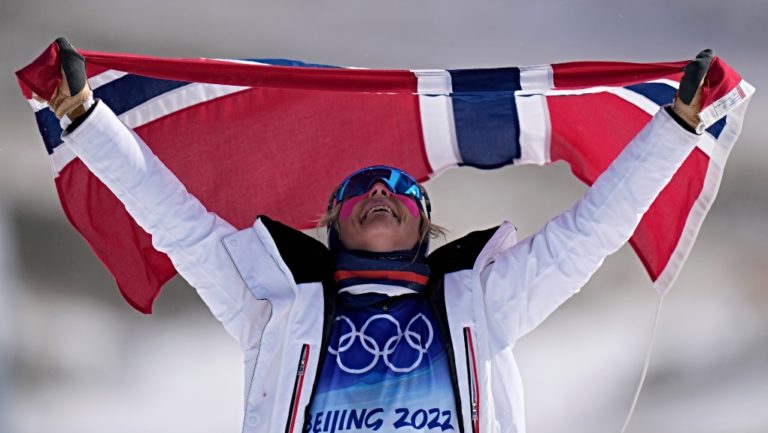 «Χρυσή» η Θιρές Γιοχάουγκ στο σκι αντοχής, ρεκόρ από τη Νορβηγία (βίντεο)