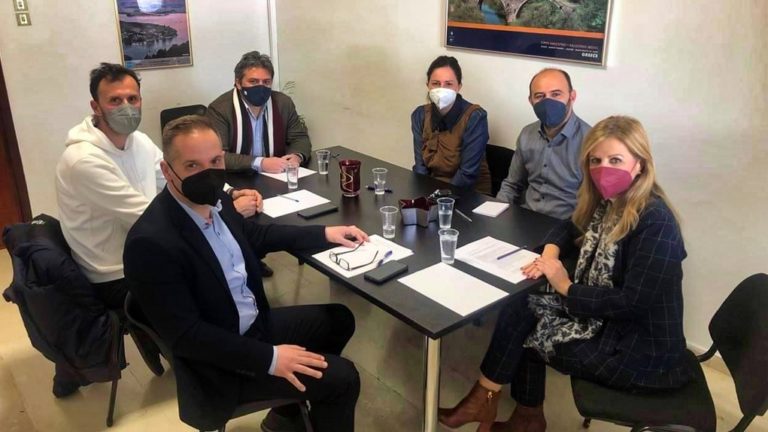 Συνάντηση ΣΥΡΙΖΑ με ξενοδόχους Ιωαννίνων