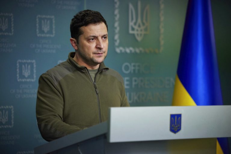 Ζελένσκι: Οι ρωσικές δυνάμεις στοχεύουν καταλάβουν το ανατολικό και νότιο τμήμα της Ουκρανίας