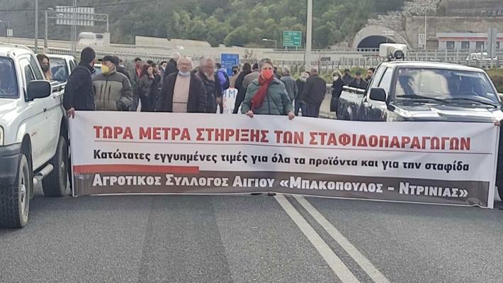 Αίγιο: Μπλόκο στη παλιά εθνική οδό Πατρών – Αθηνών από τους αγρότες