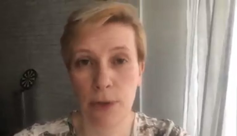 Συνελήφθη η ακτιβίστρια για τα ανθρώπινα δικαιώματα Μ. Λιτβίνοβιτς επειδή κάλεσε το λαό της Ρωσίας να διαμαρτυρηθεί κατά του πόλεμου