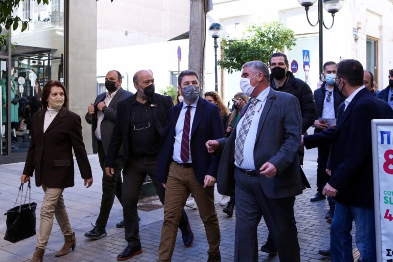 Επίσκεψη Ν. Ανδρουλάκη στον Πειραιά – «Όσο η κυβέρνηση παραμένει άτολμη, οι κοινωνικές ανισότητες θα διευρύνονται