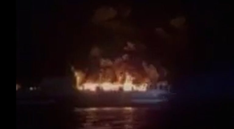 Φωτιά στο Euroferry Olympia: Το “mayday” των παραπλέοντων σκαφών για τη διάσωση των επιβατών (video)