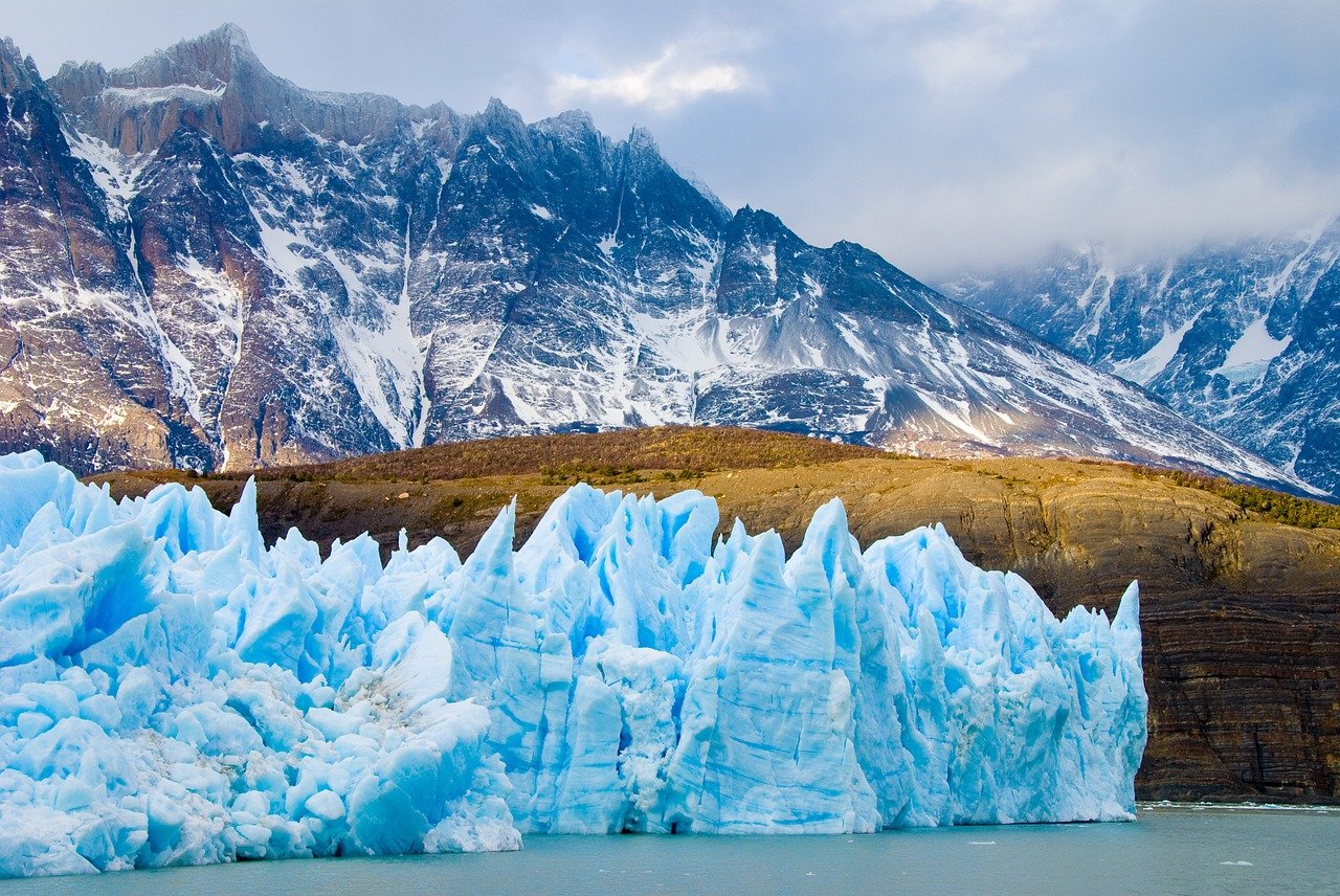 Οι παγετώνες περικλείουν λιγότερο νερό απ΄ό,τι υπολογιζόταν, σύμφωνα με νέα μελέτη