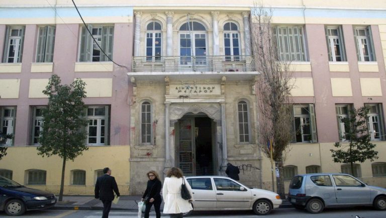 Ηράκλειο: Αθώος λόγω πλήρους ακαταλόγιστου – Είχε σκοτώσει τη μητέρα του