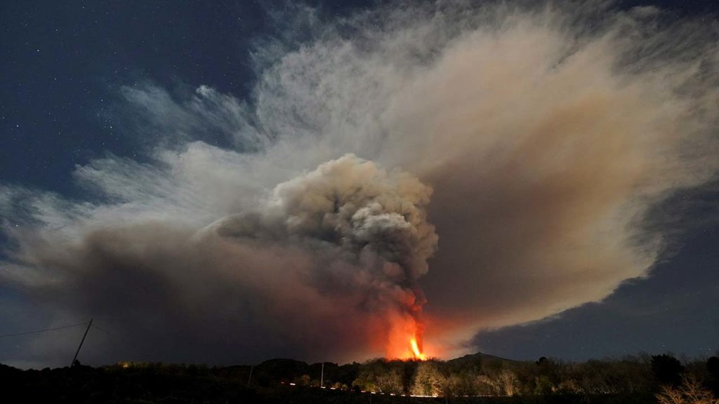 Ιταλία: Νέα έκρηξη της Αίτνας με σύννεφο στάχτης ύψους 10 χιλιομέτρων (video)