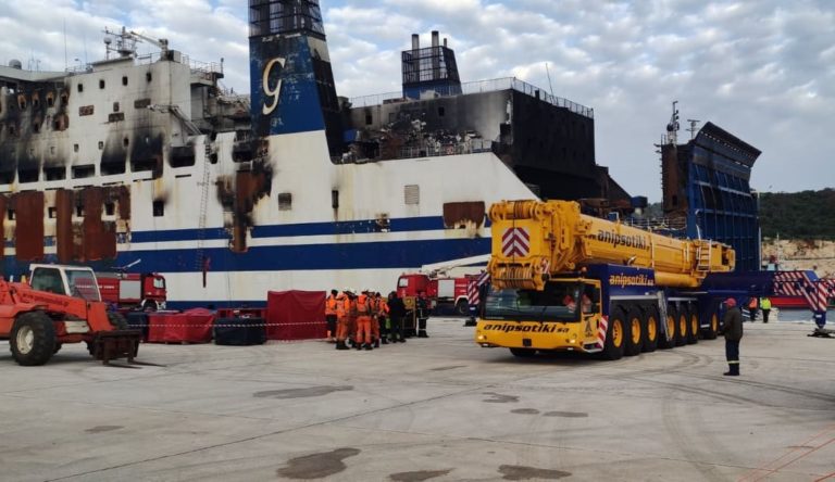 “Euroferry Olympia”: Συνεχίζονται οι έρευνες για τους 3 αγνοούμενους – Ειδικός εξοπλισμός για το άνοιγμα του καταπέλτη