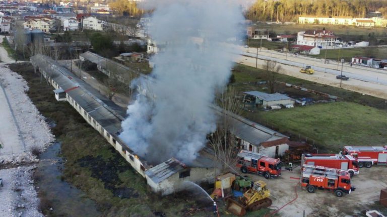 Ιωάννινα: Συναγερμός από φωτιά σε μηχανουργείο – Είχε φιάλες οξυγόνου και ασετιλίνης