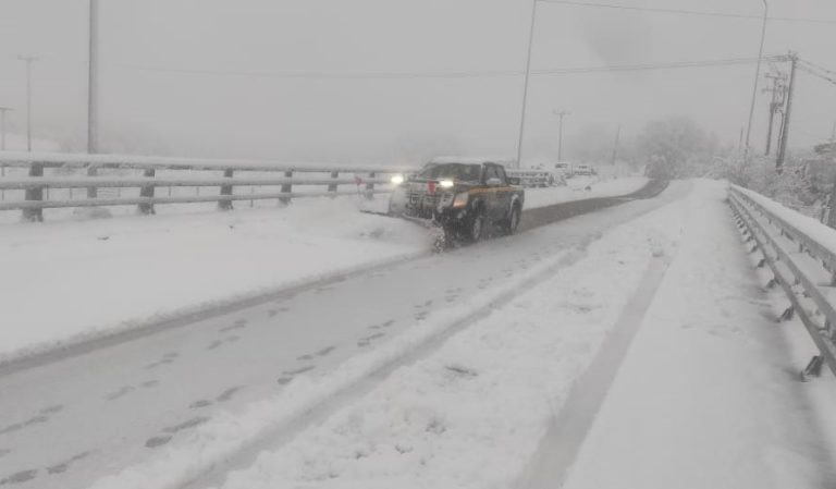 Δ. Μακεδονία: Έφτασε με χιόνια η “Μπιάνκα”- Με αλυσίδες τα οχήματα στα ορεινά – Διακοπές ρεύματος σε Γρεβενά, Κοζάνη