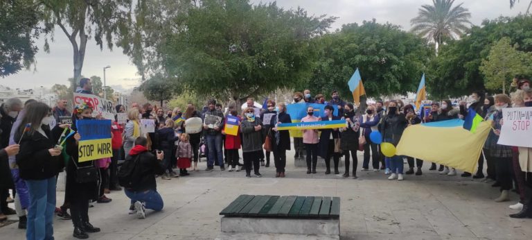 Δραματική έκκληση των Ουκρανών πολιτών από την Κρήτη: “Σταματήστε την εισβολή” (video)