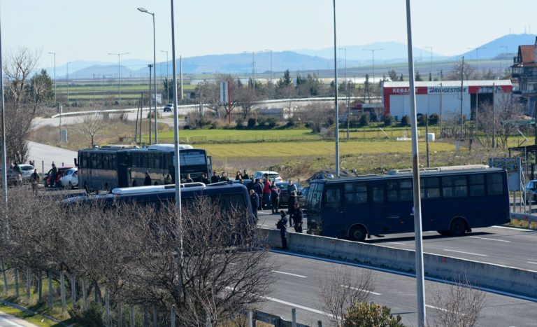 Στον κόμβο της Νίκαιας οι αγρότες – Ζητούν επιπλέον μέτρα στήριξης (video)