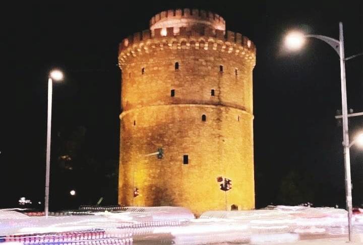 Παγκόσμια Ημέρα κατά του Καρκίνου της Παιδικής Ηλικίας: Κίτρινος φωταγωγήθηκε ο Λευκός Πύργος