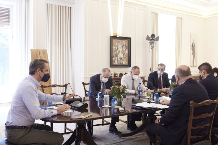 Σύσκεψη υπό τον πρωθυπουργό για την αντιμετώπιση της οπαδικής βίας